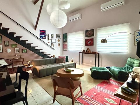 TV and multimedia, Living room, Seating area, air conditioner