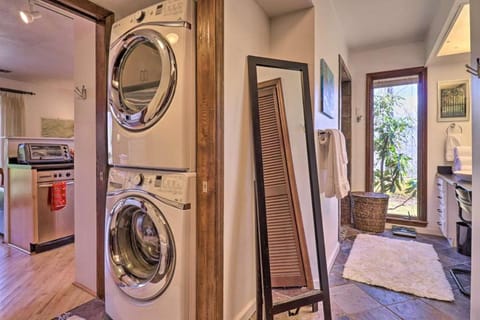 Studio Apartment with Kitchen VERY close to WCU - non smoking & no pets Apartment in Cullowhee