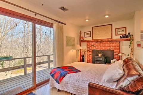 Studio Apartment with Kitchen VERY close to WCU - non smoking & no pets Apartment in Cullowhee