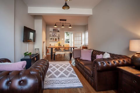Hereford City - St Owens Terrace - Comfortable & Spacious Well Presented Three Storey House, Perfect For a Weekend Away & Exploring The City On Foot - Hosted By RENTMYHOUSE Apartment in Hereford