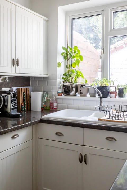 Hereford City - St Owens Terrace - Comfortable & Spacious Well Presented Three Storey House, Perfect For a Weekend Away & Exploring The City On Foot - Hosted By RENTMYHOUSE Apartment in Hereford