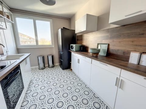 Kitchen or kitchenette, kitchen, kitchen