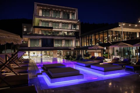 Property building, Breakfast