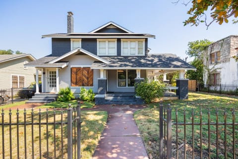 Luxurious 6 bedroom villa near downtown Villa in San Antonio