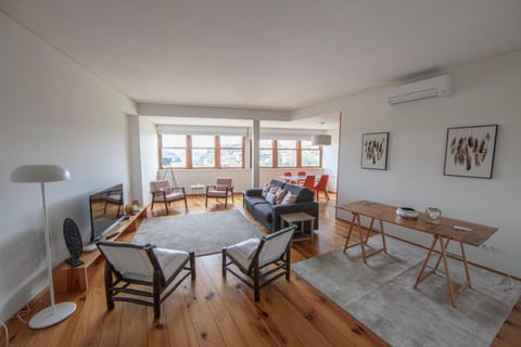 View (from property/room), View (from property/room), Living room, Seating area, Dining area, City view, City view, air conditioner