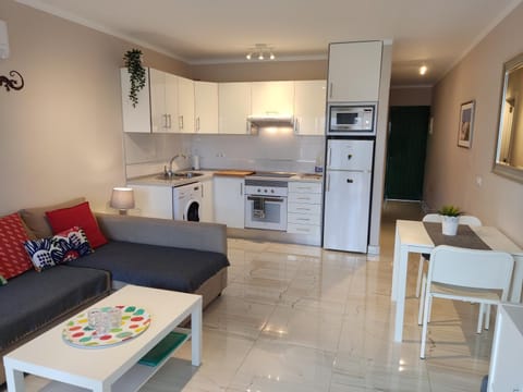 Kitchen or kitchenette, Seating area, Dining area