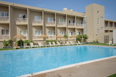 Property building, Swimming pool, sunbed