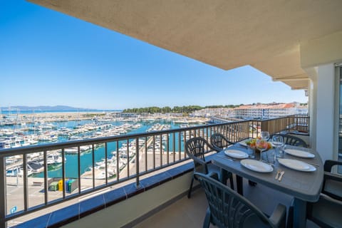 Balcony/Terrace, Street view