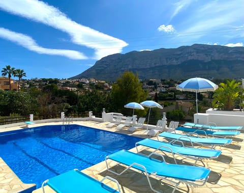 Natural landscape, Mountain view, Pool view, Swimming pool, sunbed