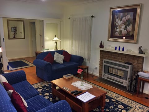 Communal lounge/ TV room, Living room, Seating area