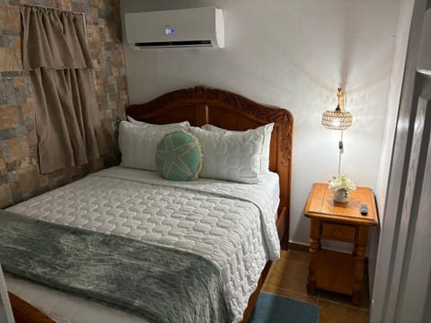 Bedroom, air conditioner
