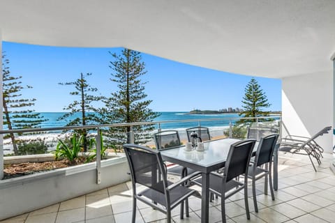 View (from property/room), Balcony/Terrace, Seating area, Sea view