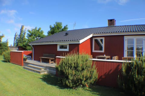 The Little Red Cabin Near Blåvand! Cabin in Blåvand