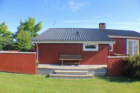 The Little Red Cabin Near Blåvand! Cabin in Blåvand