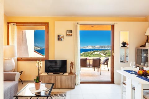 TV and multimedia, View (from property/room), Balcony/Terrace, Living room, Dining area, Sea view