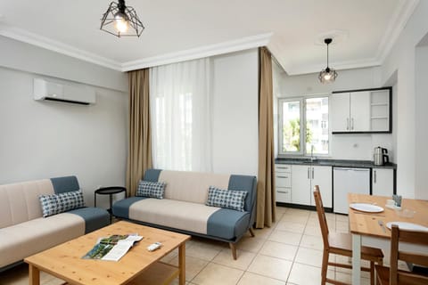 Seating area, Dining area, kitchen