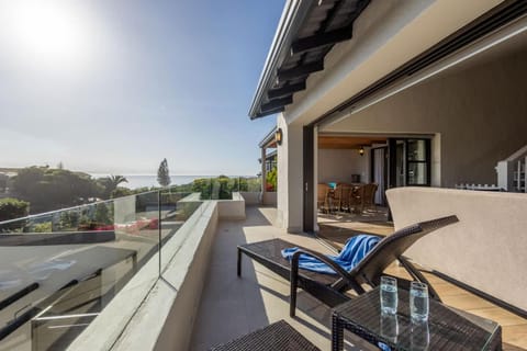 Sanctuary Beach Hideaway - 8 sleeper - 50m onto Robberg 5 House in Plettenberg Bay
