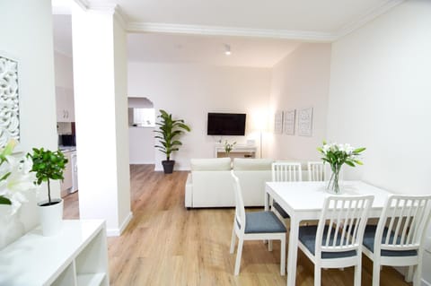 TV and multimedia, Kitchen or kitchenette, Living room