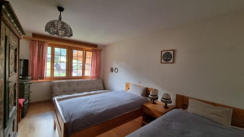 Snow+Surf B&B Bed and Breakfast in Saanen