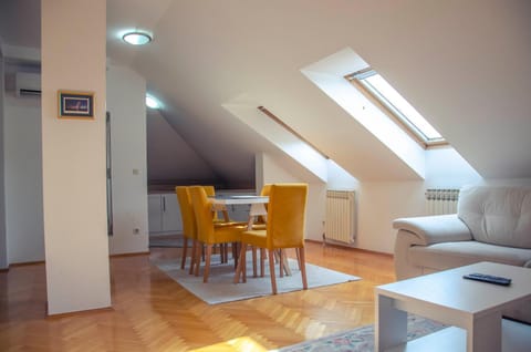 Engadin's Old Town Units - Free Parking Apartment in Sarajevo