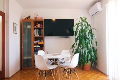 TV and multimedia, Living room, Dining area