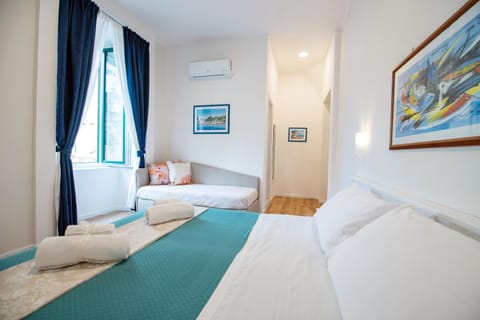 CVM Mare Luna Guest House Bed and Breakfast in Maiori