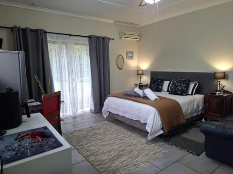 Property building, Kitchen or kitchenette, Bedroom