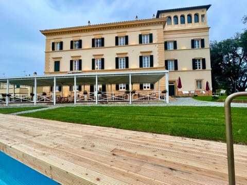 Property building, Garden