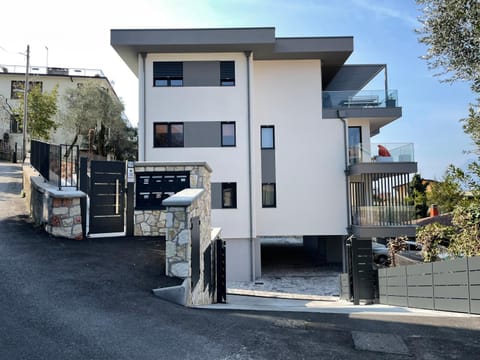 Property building, Facade/entrance