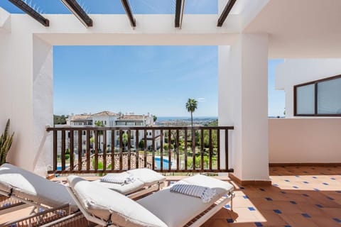 Balcony/Terrace, sunbed
