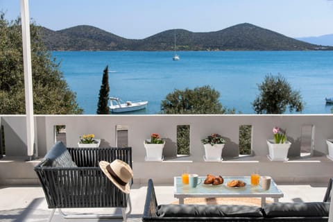 Patio, Natural landscape, View (from property/room), Balcony/Terrace, Seating area, Dining area, Mountain view, Sea view