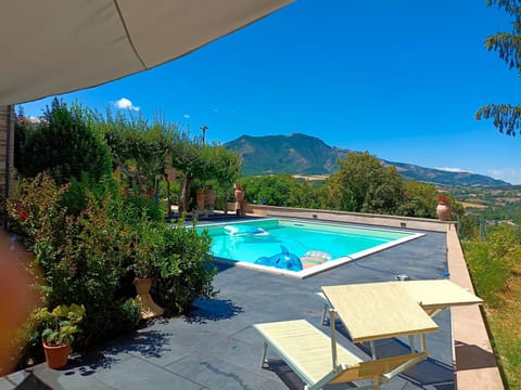 Property building, Spring, Day, Natural landscape, Balcony/Terrace, Mountain view, Pool view, Swimming pool, Swimming pool, sunbed