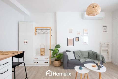 roomaki -tasteful studio in the center w/ parking Apartment in Euboea