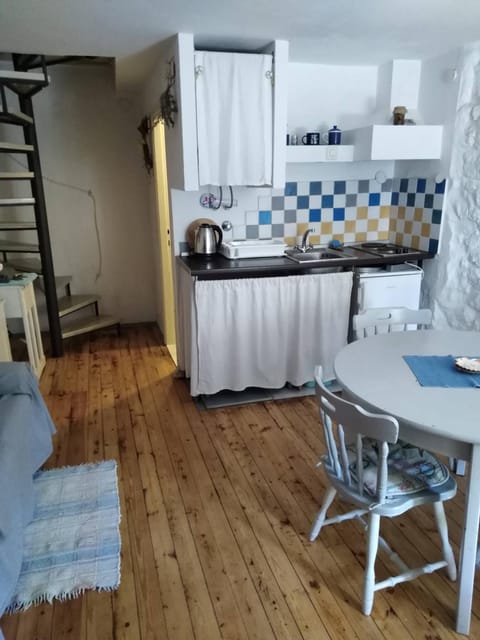 Dining area, kitchen