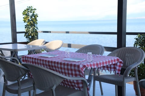 LakeFront House Bed and Breakfast in Montenegro