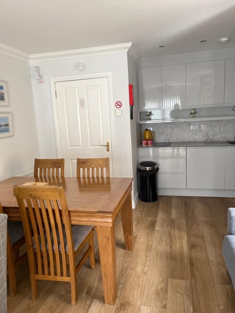 Kitchen or kitchenette, Dining area, stove