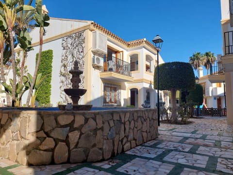 Property building, Patio, Facade/entrance