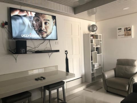 Communal lounge/ TV room, TV and multimedia, Living room, Seating area