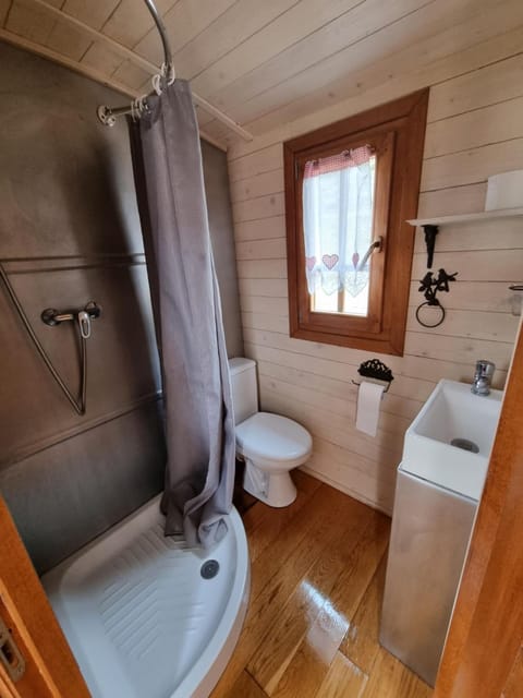 Roulotte du domaine de la Graou Luxury tent in Verdon Gorge