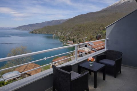 Nearby landmark, Day, Natural landscape, View (from property/room), Balcony/Terrace, Seating area, Lake view, Mountain view