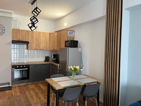 Dining area, kitchen