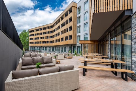 Property building, Restaurant/places to eat