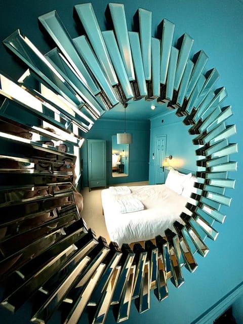 ROOMS AT THE QUAYSIDE - stylish en-suite rooms on Poole Quay all fully refurbed Hotel in Poole