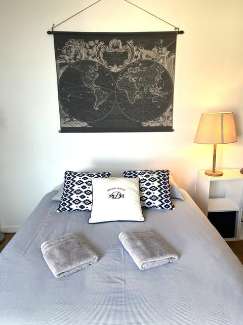 Bed, Photo of the whole room