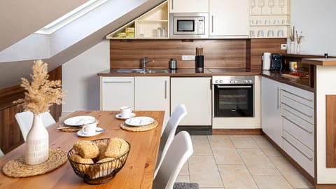 Coffee/tea facilities, Kitchen or kitchenette, Dining area, pet friendly, stove