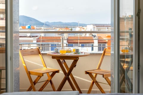 View (from property/room), Balcony/Terrace, City view, Sea view