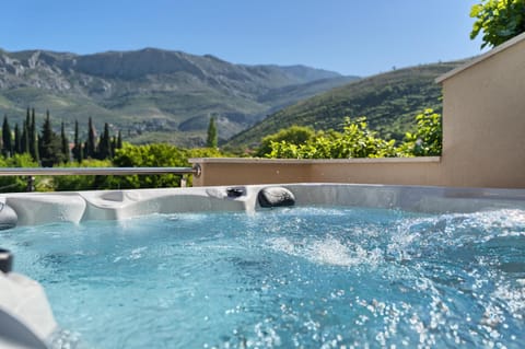 Hot Tub, Spa and wellness centre/facilities