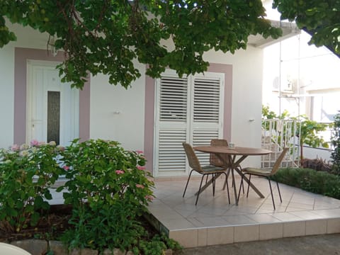 Patio, Facade/entrance, Balcony/Terrace