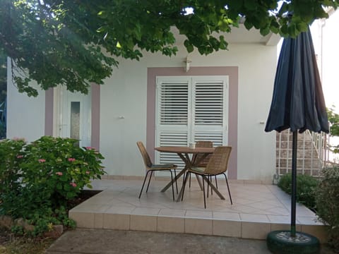 Patio, Facade/entrance