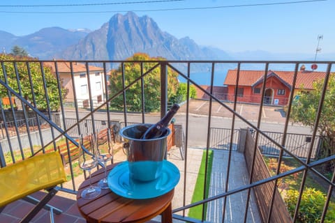 Balcony/Terrace, Lake view, Mountain view